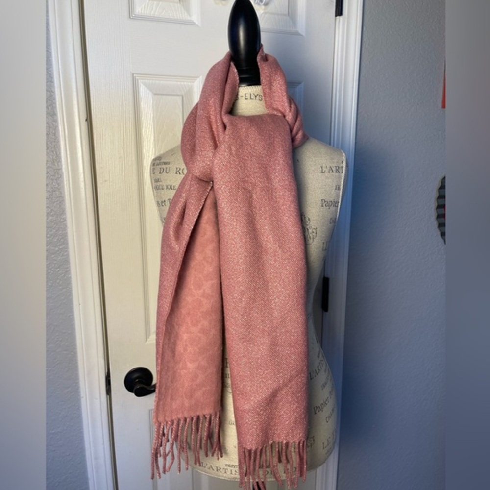 Coach Muffler Pink Metallic/Signature Scarf